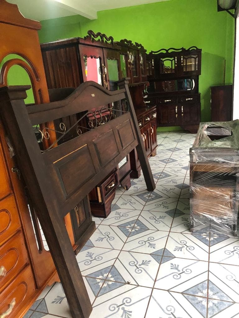 Trinchante tradicional de madera